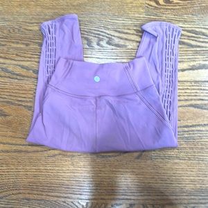 lululemon size 2 light pink capris with side trim